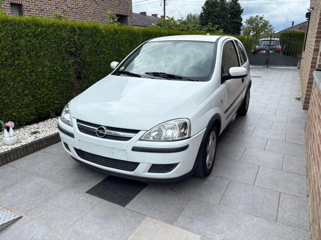 Opel corsa année 2004 171000 km sera vendu avec contrôle tec, Auto's, Opel, Particulier, Corsa, ABS, Airbags, Boordcomputer, Head-up Display