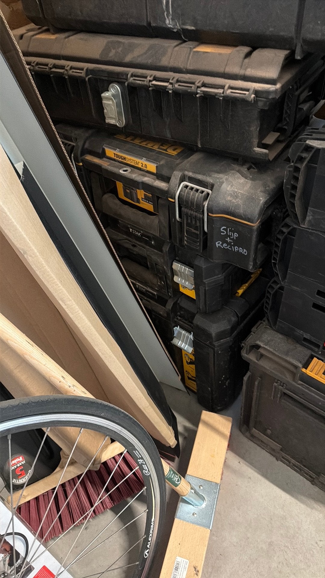Dewalt tough system en tstak koffers prijzen per stuk