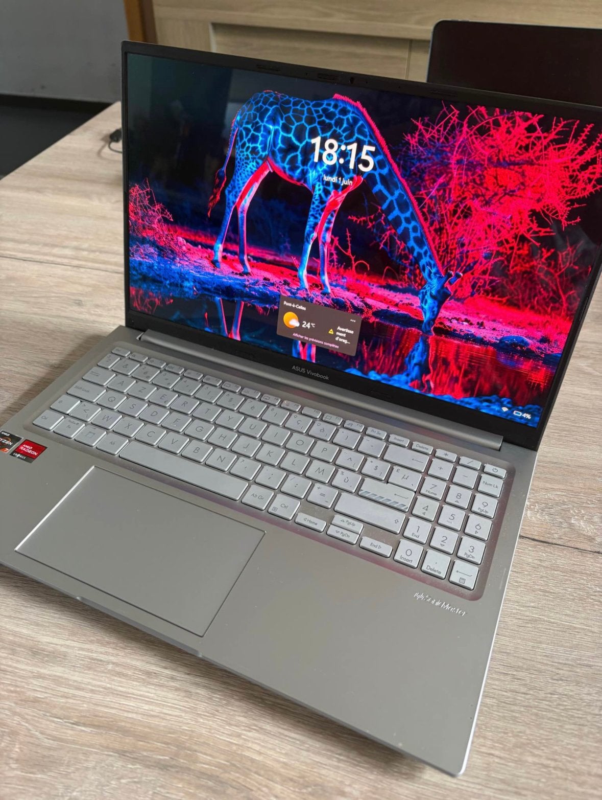 Asus Vivobook Oled Négociable, Enlèvement, Comme neuf, Azerty, SSD