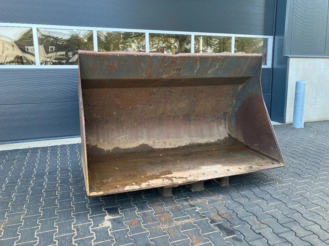 Volvo shovel bak/schepbak, Zakelijke goederen