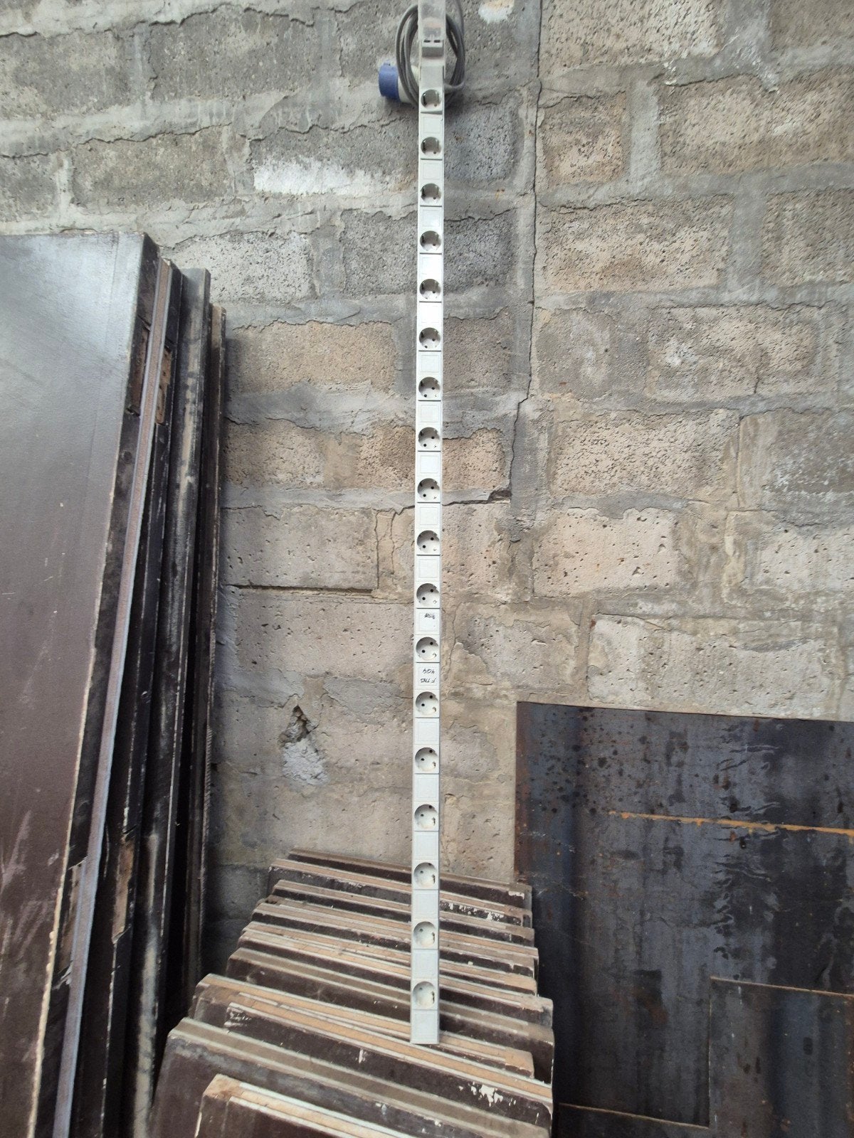 Rampe modulaire PULTI + Disjoncteur Merlin Gerin Multi 9 (Pl, Utilisé
