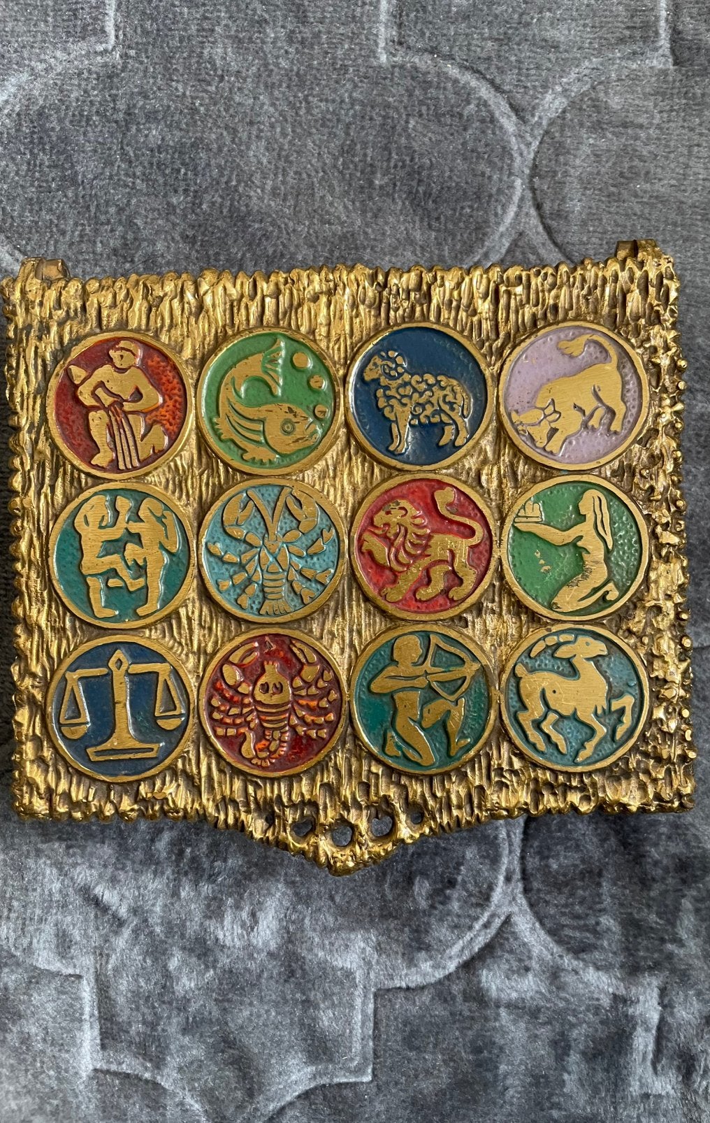 Plaque murale vintage 12 signes du zodiaque – Métal doré, Bijoux, Sacs & Beauté, Enlèvement ou Envoi, Comme neuf