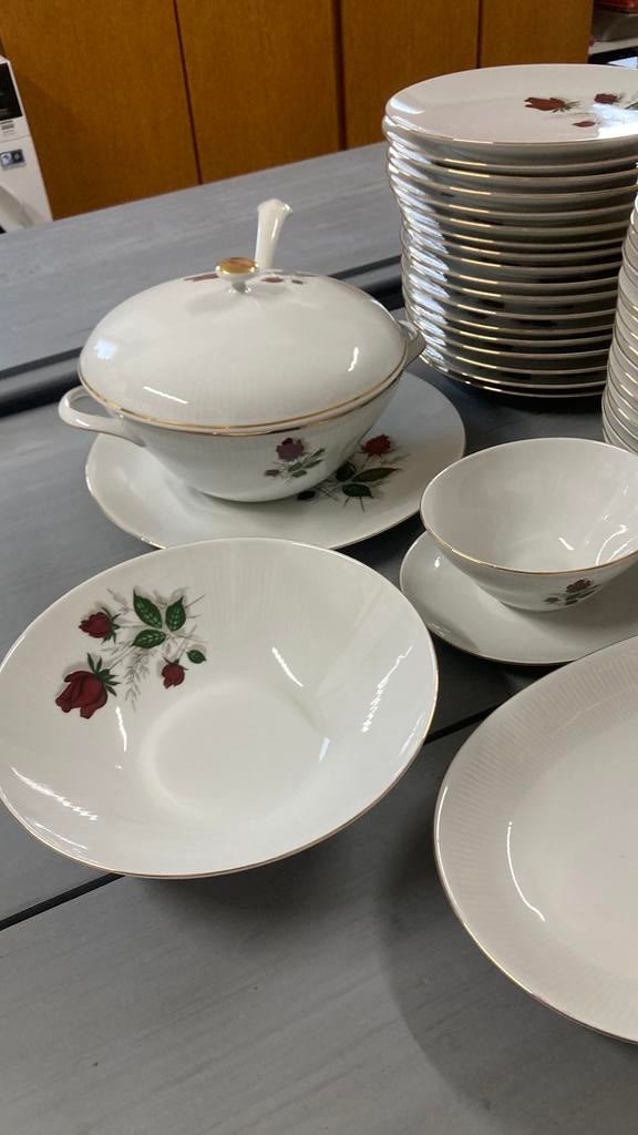 Compleet eetservies voor 18 personen, Ophalen
