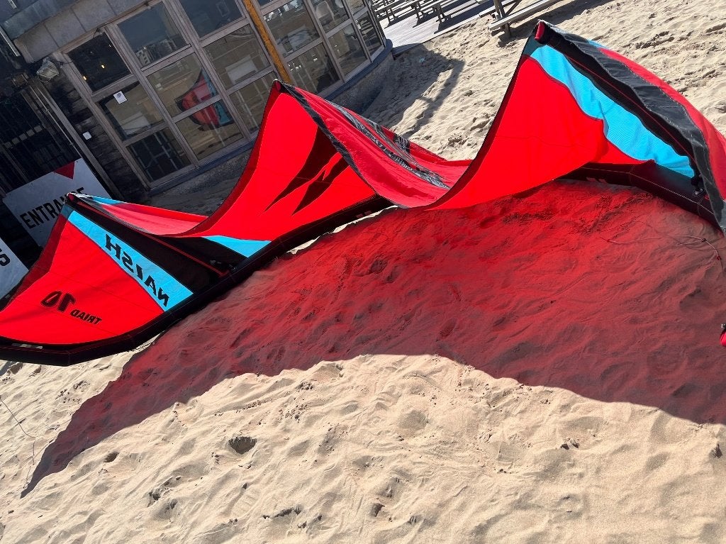 Naish Triad S27 (10m²) Kitesurf Kite, Watersport en Boten, 10 m², Geen board, Ophalen of Verzenden, Zo goed als nieuw