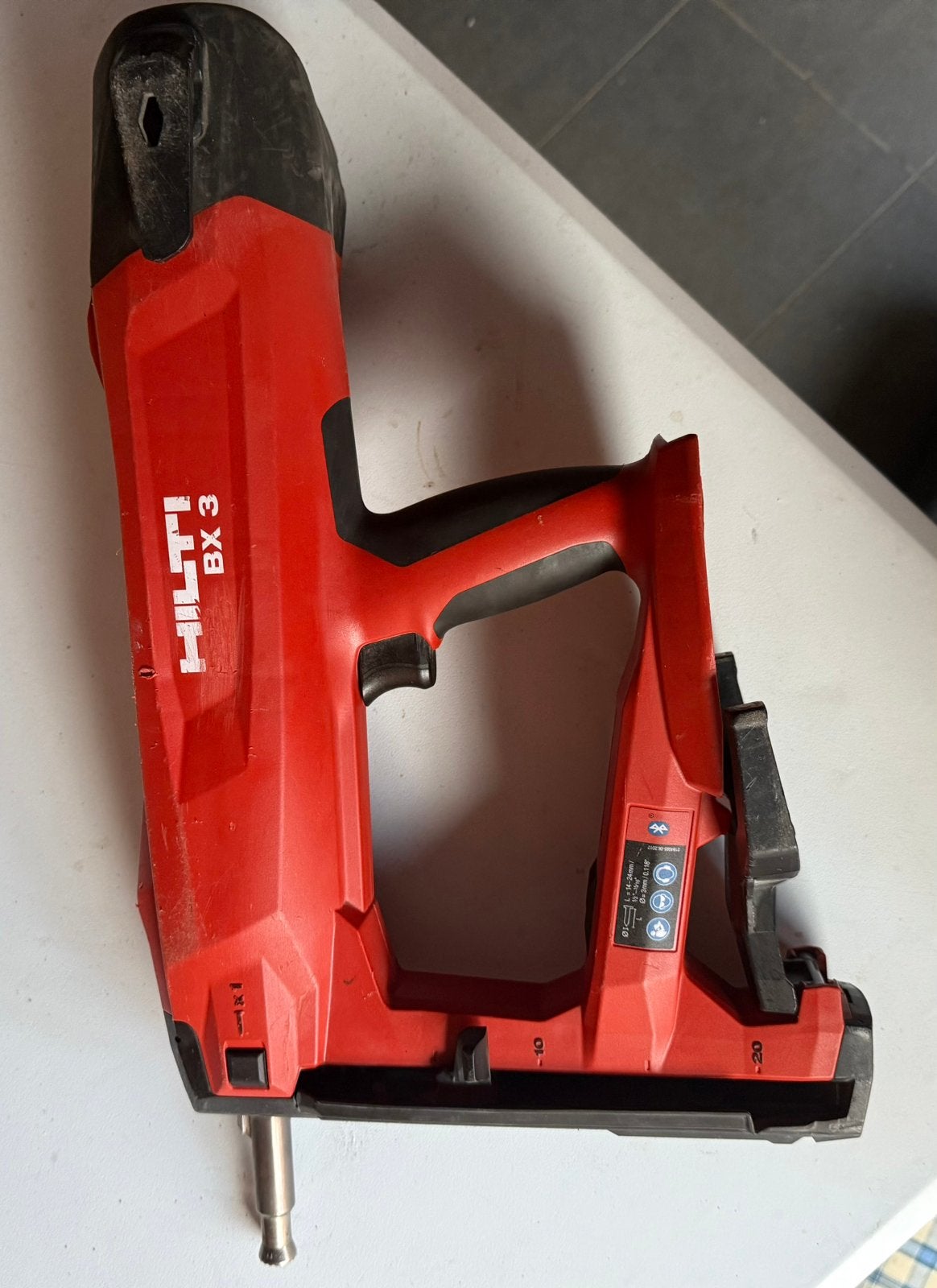 Hilti bx3 met 1 accu en lader en 3 doze nagels, Ophalen of Verzenden, Gebruikt