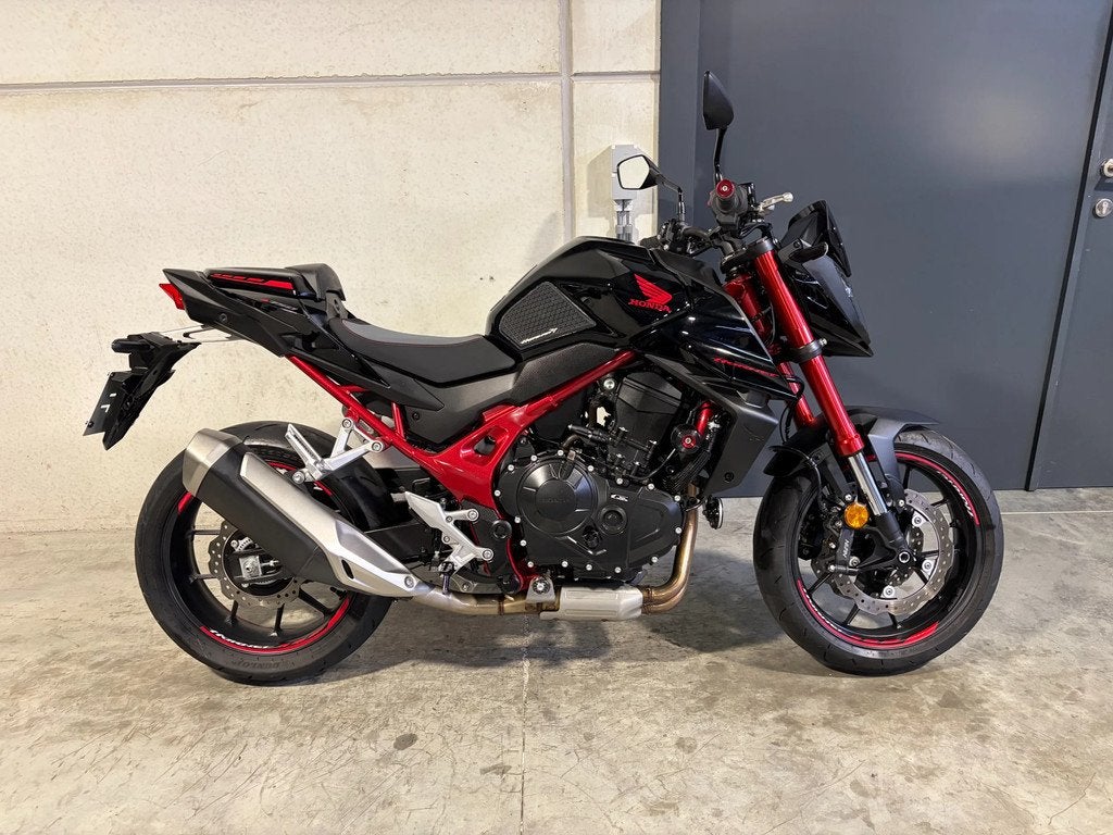 Honda CB750 Hornet met veel opties (bj 2023), Motoren, 750 cc, Bedrijf, Meer dan 35 kW, Overig