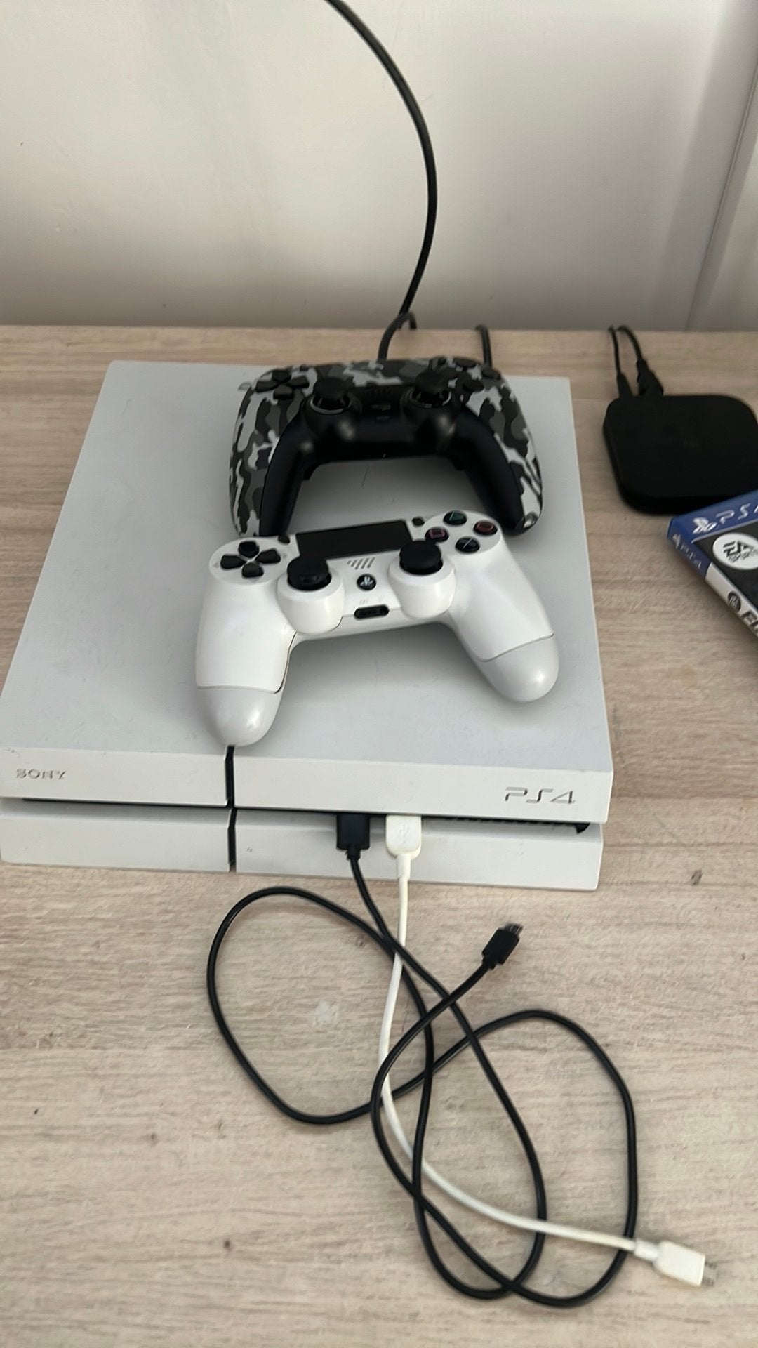 Playstation 4 en 4 spelletjes, Games en Spelcomputers, Spelcomputers | Sony PlayStation 4, Ophalen, Zo goed als nieuw