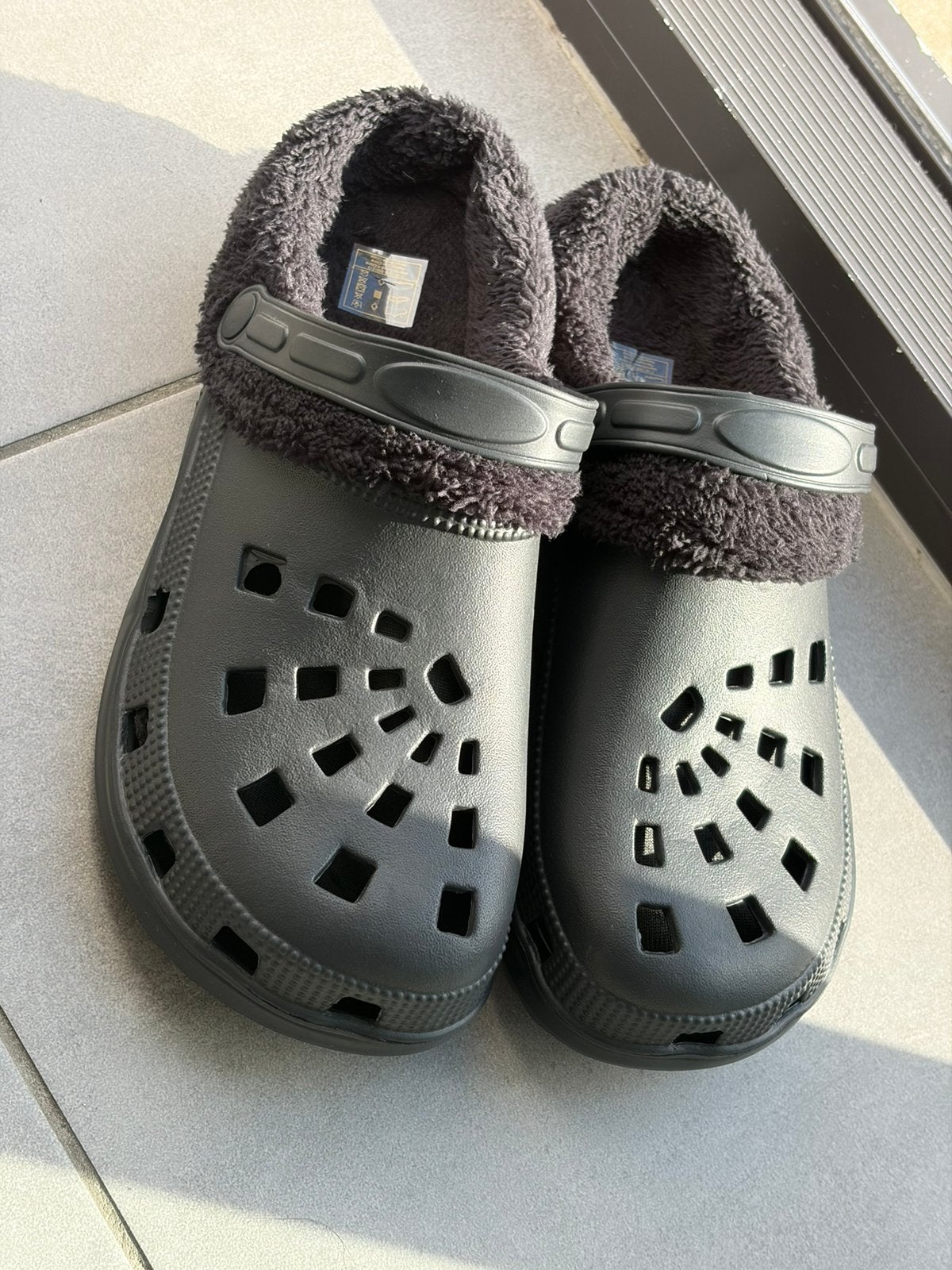 Splinter nieuwe crocs met wol van binnen., Kinderen en Baby's, Ophalen of Verzenden, Nieuw, Jongetje of Meisje, Slofjes