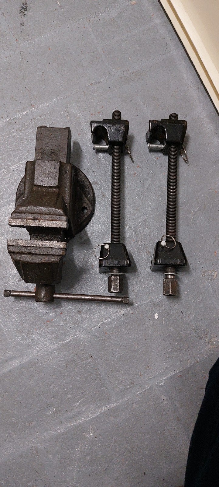 Ɓankschroef en veerspanner, Ophalen, Bankschroef