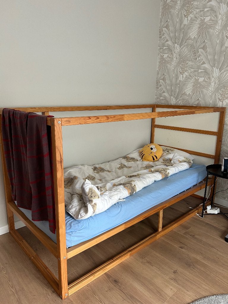 Lit enfant IKEA avec sommier, Enfants & Bébés, Enlèvement, Utilisé, Matelas