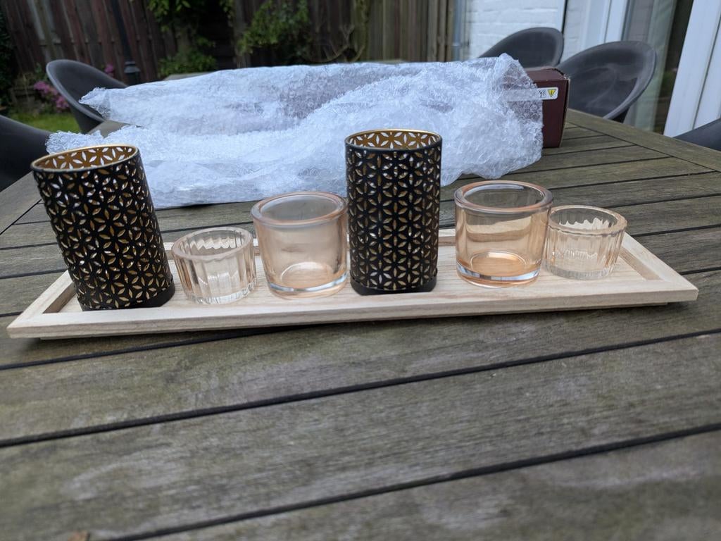 Plankje met theelichthouders, Enlèvement