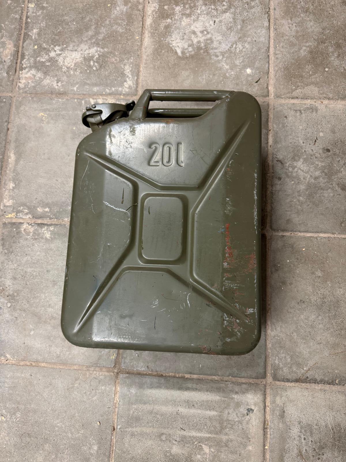 Jerrican métallique 20 L – Militaire / vintage, Autos : Pièces & Accessoires, Enlèvement, Utilisé
