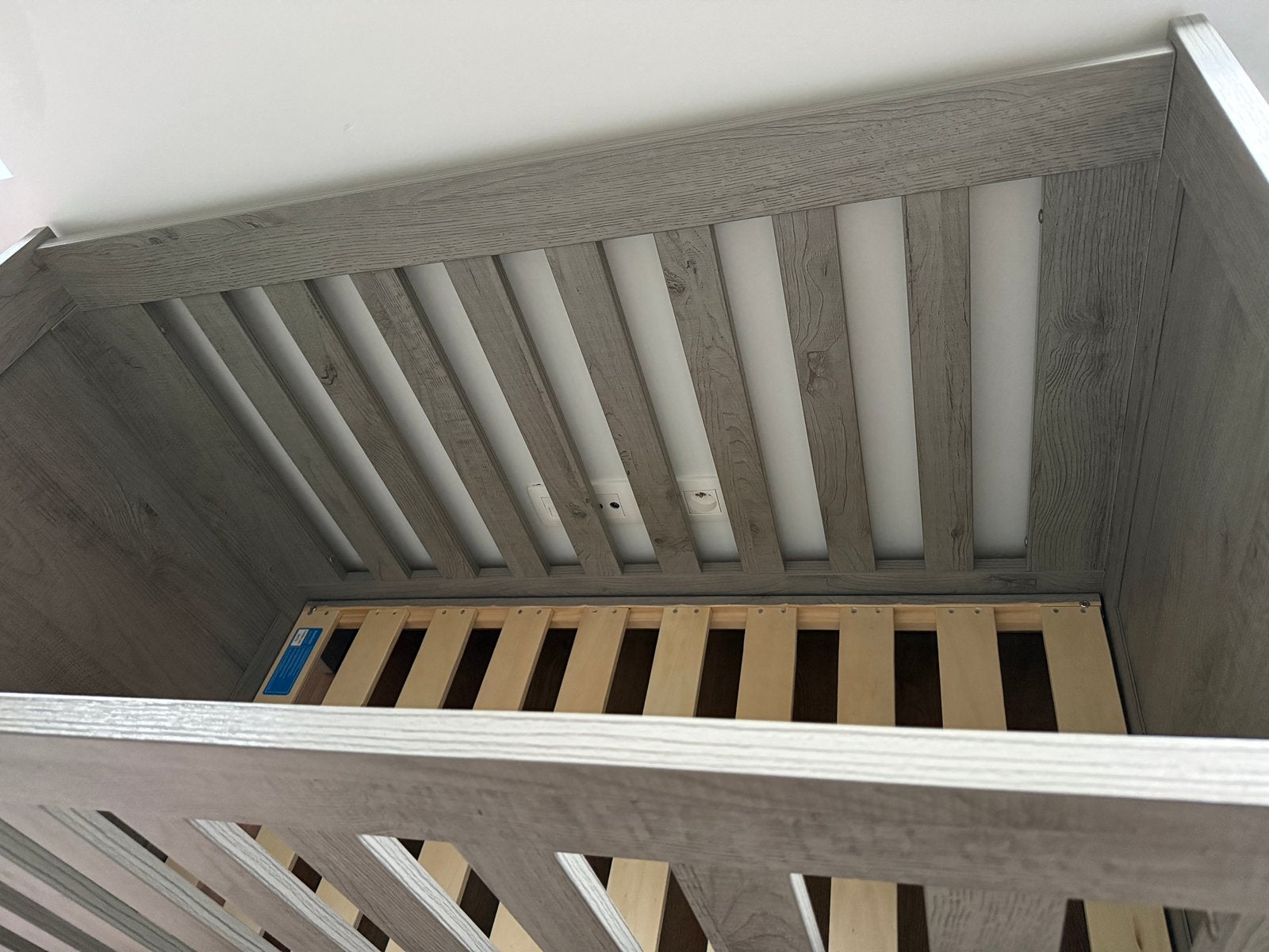 Volledige met bedje, commode, kleerkast en wieg, Kinderen en Baby's, Kinderkamer | Complete kinderkamers, Zo goed als nieuw, Ophalen