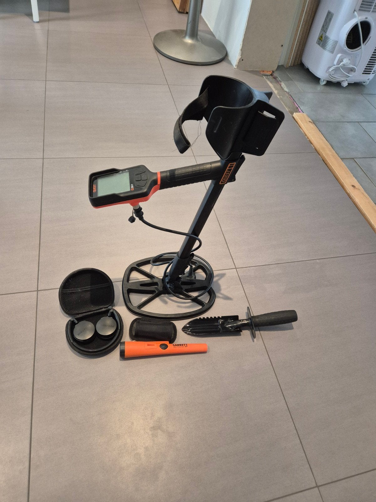 metaaldetector Quest Q30+ met Garret pinpointer., Hobby en Vrije tijd, Metaaldetectors, Discriminatie metaaldetectie, Meer dan 30 cm