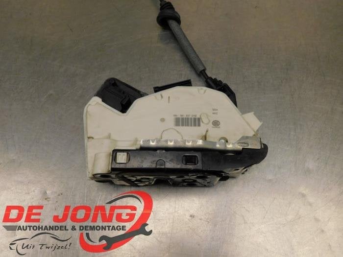 Serrure portière mécanique 2portes droite d'un Volkswagen, Volkswagen, -, 3 mois de garantie, Utilisé