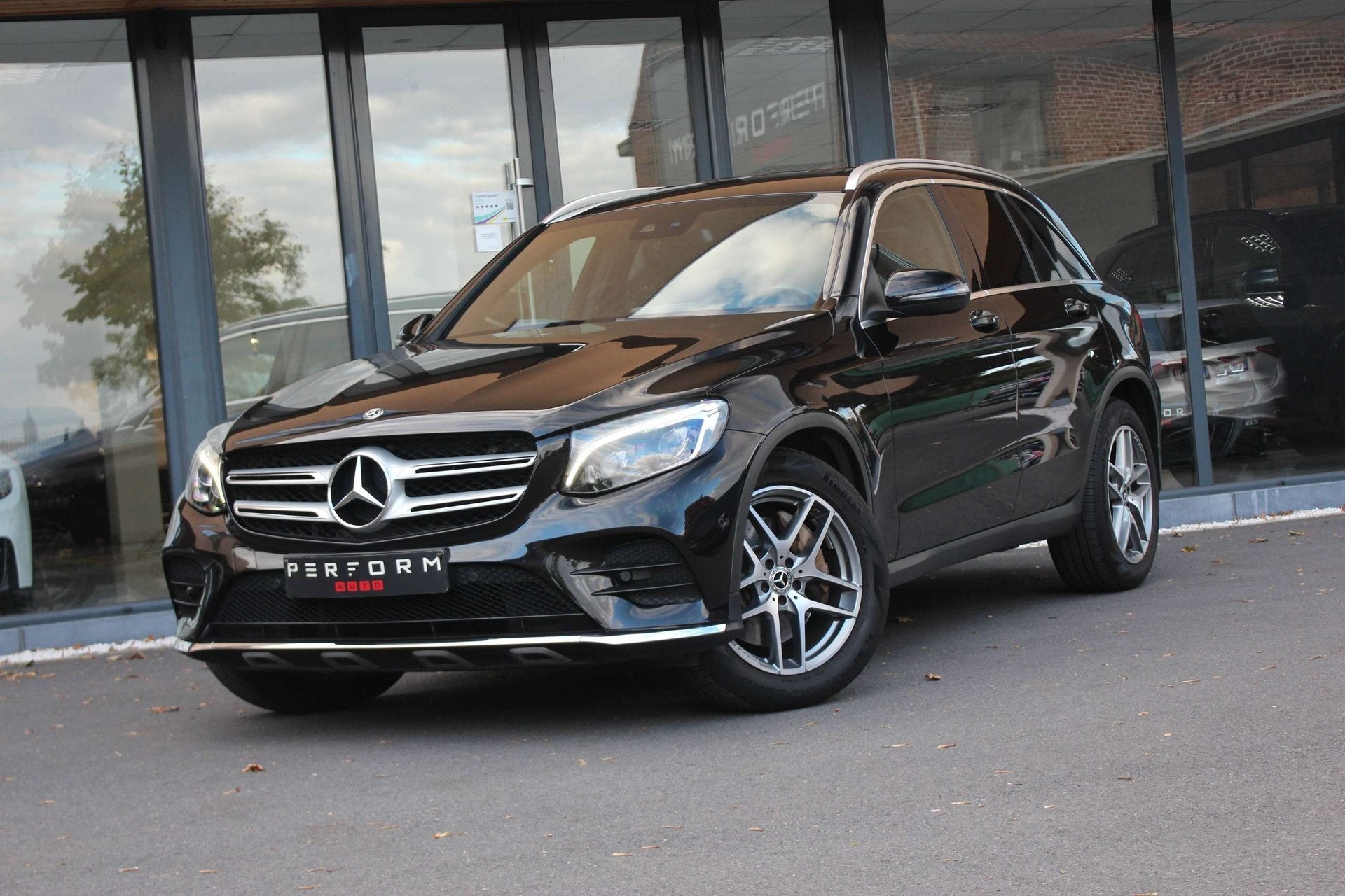 Mercedes-Benz GLC 220 d 4MATIC*AMG LINE*TREKHAAK*CAMERA*LED*, Auto's, Automaat, Dealer onderhouden, 4 cilinders, Alcantara