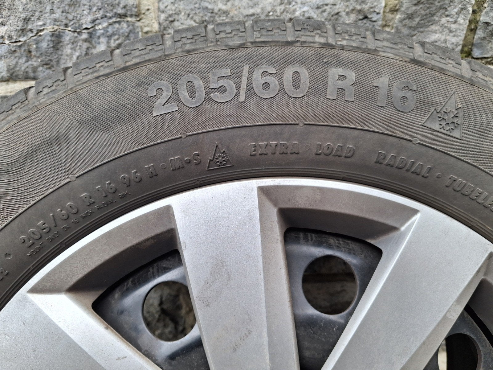 Jeu 4 pneus hiver sur jantes 205 60 R16, Autos : Divers, Enlèvement, Utilisé