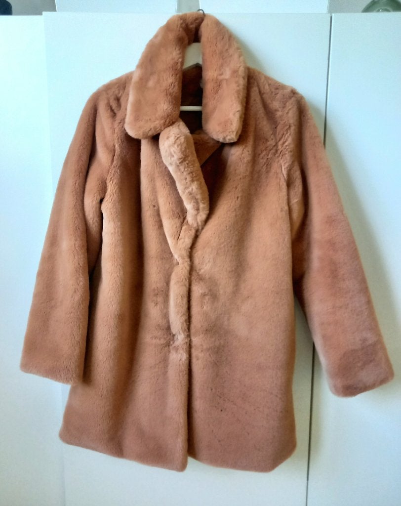 CAMEL BEIGE FAUX-FUR JAS – ALS NIEUW (50€ ipv 80€), Enlèvement ou Envoi, Lola & Liza, Comme neuf, Taille 36 (S)