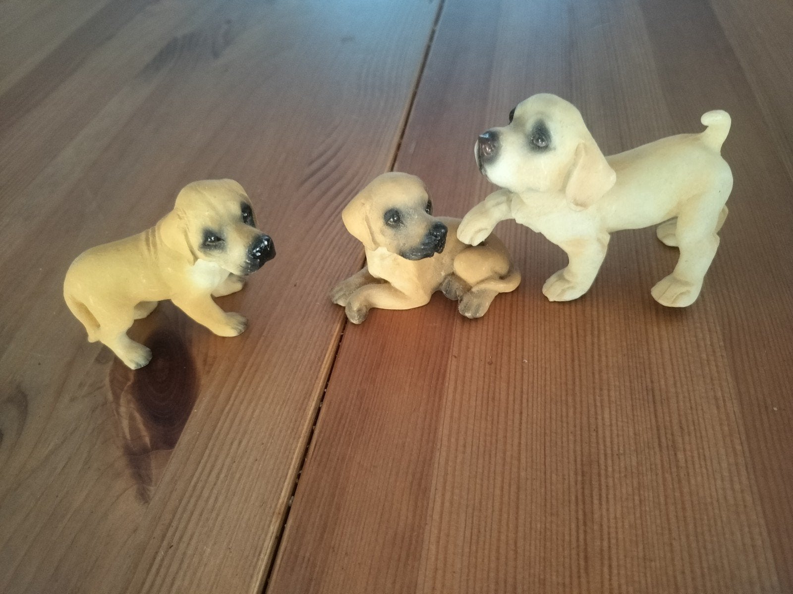 Set van 3 Labrador puppy beeldjes - Honden / Blond / Retriev, Verzamelen, Dierenverzamelingen, Ophalen