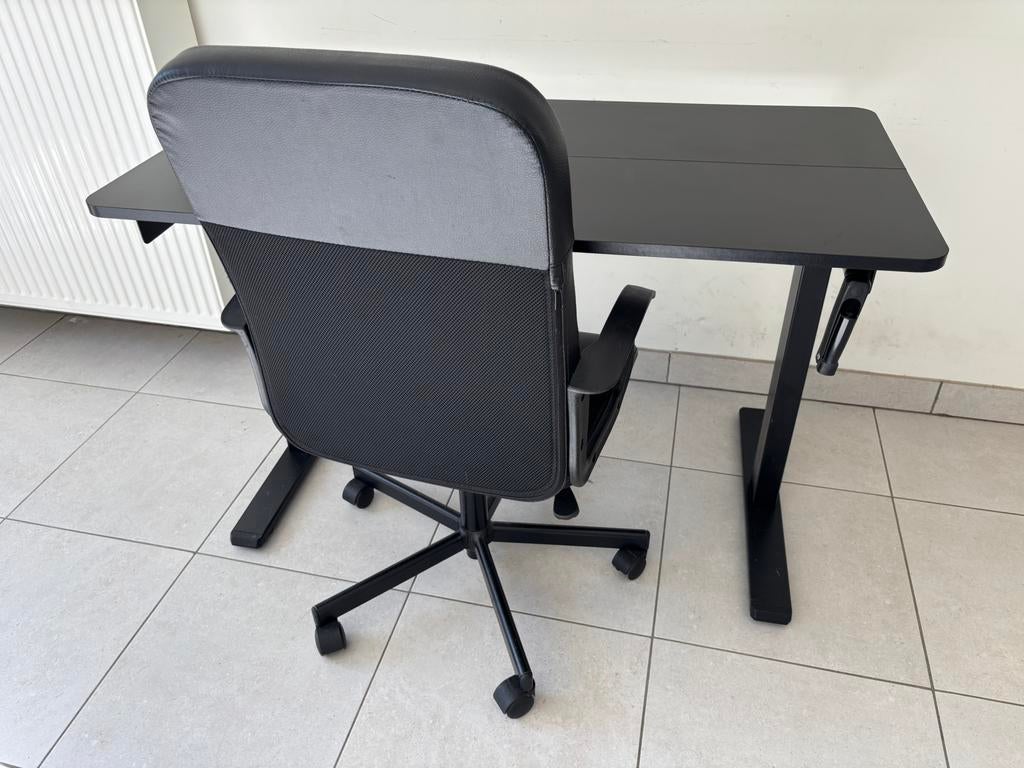 Zit/sta bureau + gratis bureaustoel, Huis en Inrichting, Bureaus, Ophalen, In hoogte verstelbaar, Zo goed als nieuw, Zit-sta bureau