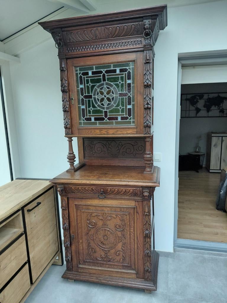 Mechelse kast met brandglas in NETTE staat.
In 2 delen., Antiek en Kunst, Ophalen