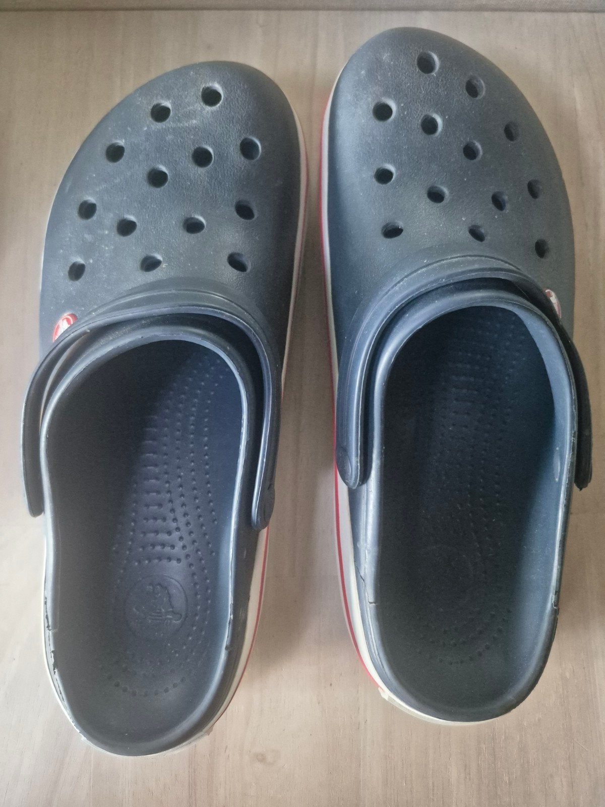 Crocs, Ophalen