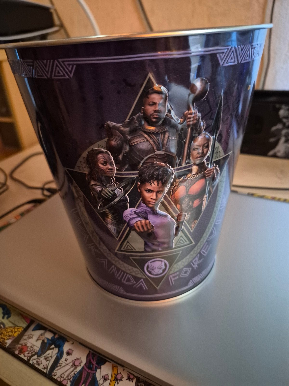 Black Panther 2 popcorn emmer / bucket, Huis en Inrichting, Woonaccessoires | Paraplubakken, Ophalen