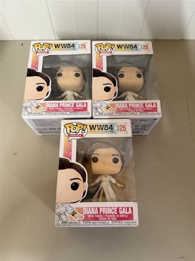Funko Pop - diana prince gala - ww84 - 325 - drie beschikbaa, Verzamelen, Ophalen of Verzenden, Zo goed als nieuw