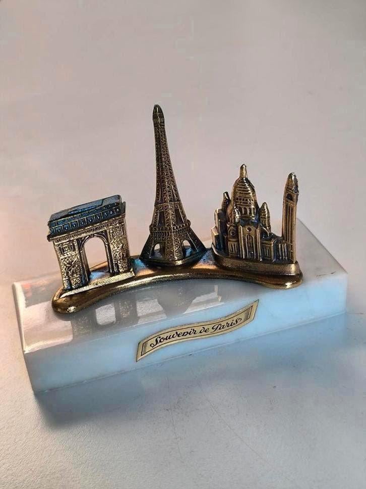 Souvenir de Paris, Enlèvement ou Envoi