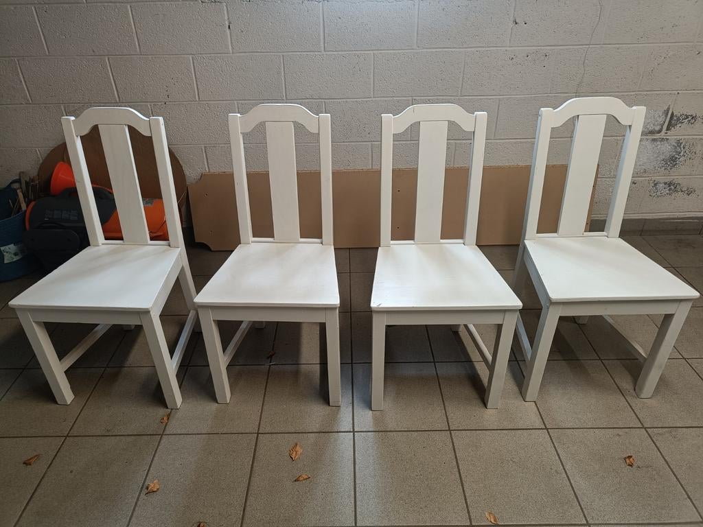 4 chaises en pin massif, peintes blanches, Enlèvement