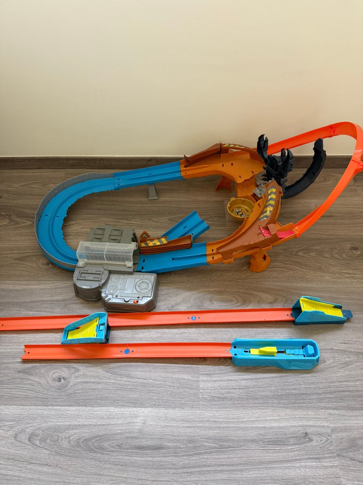 Hot Wheels Monster Trucks Scorpion Sting Raceway + extra, Ophalen, Zo goed als nieuw, Hot Wheels