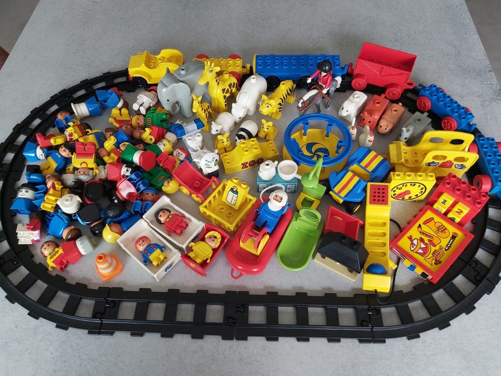 Grote partij LEGO Duplo - 8 KG! Met trein, rails, dieren, .., Ophalen, Zo goed als nieuw, Overige merken
