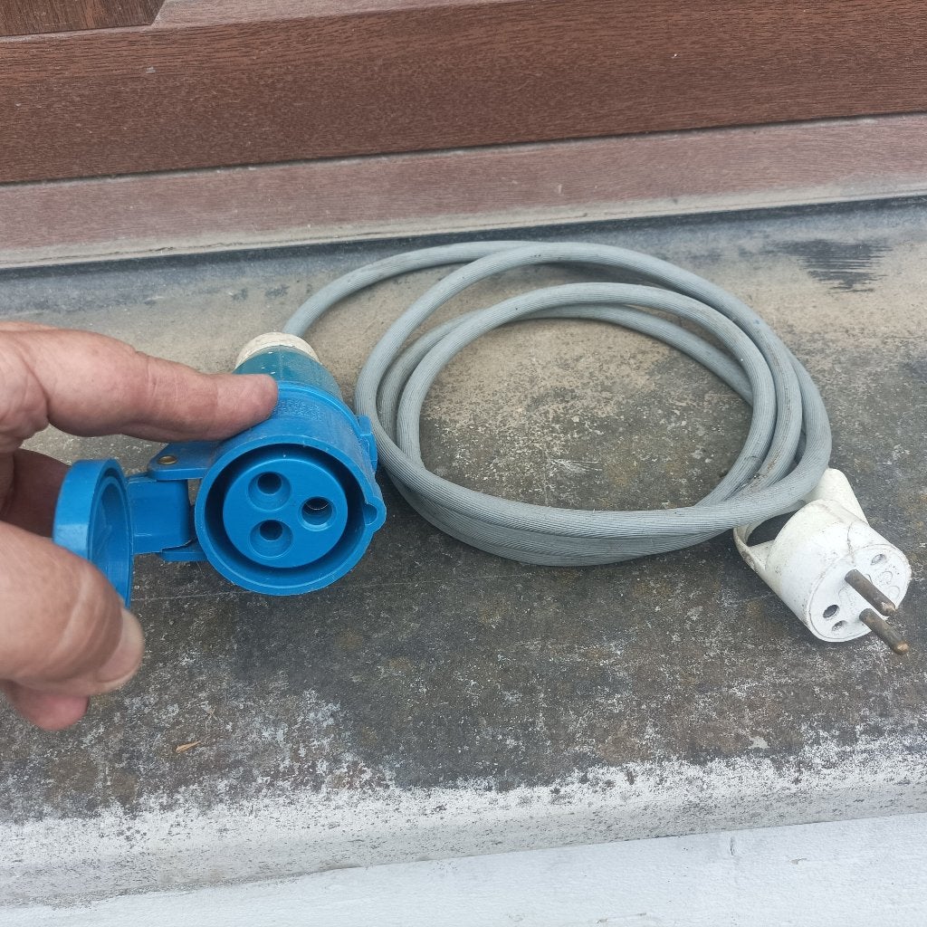 Camping-Car adaptateur 220V, Caravanes & Camping, Enlèvement ou Envoi, Utilisé