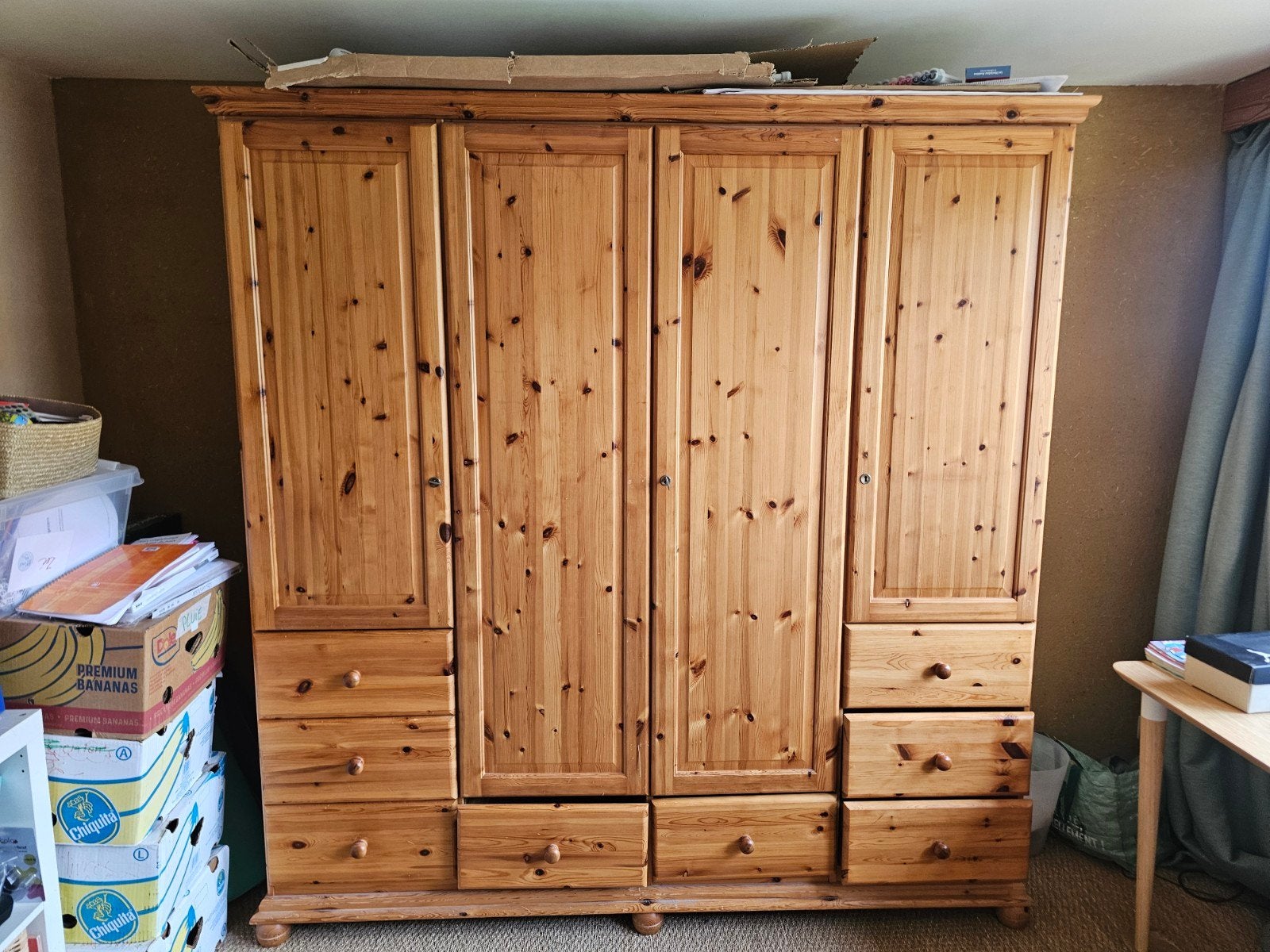 Armoire penderie en pin massif — 4 portes + tiroirs, Enlèvement, Pin