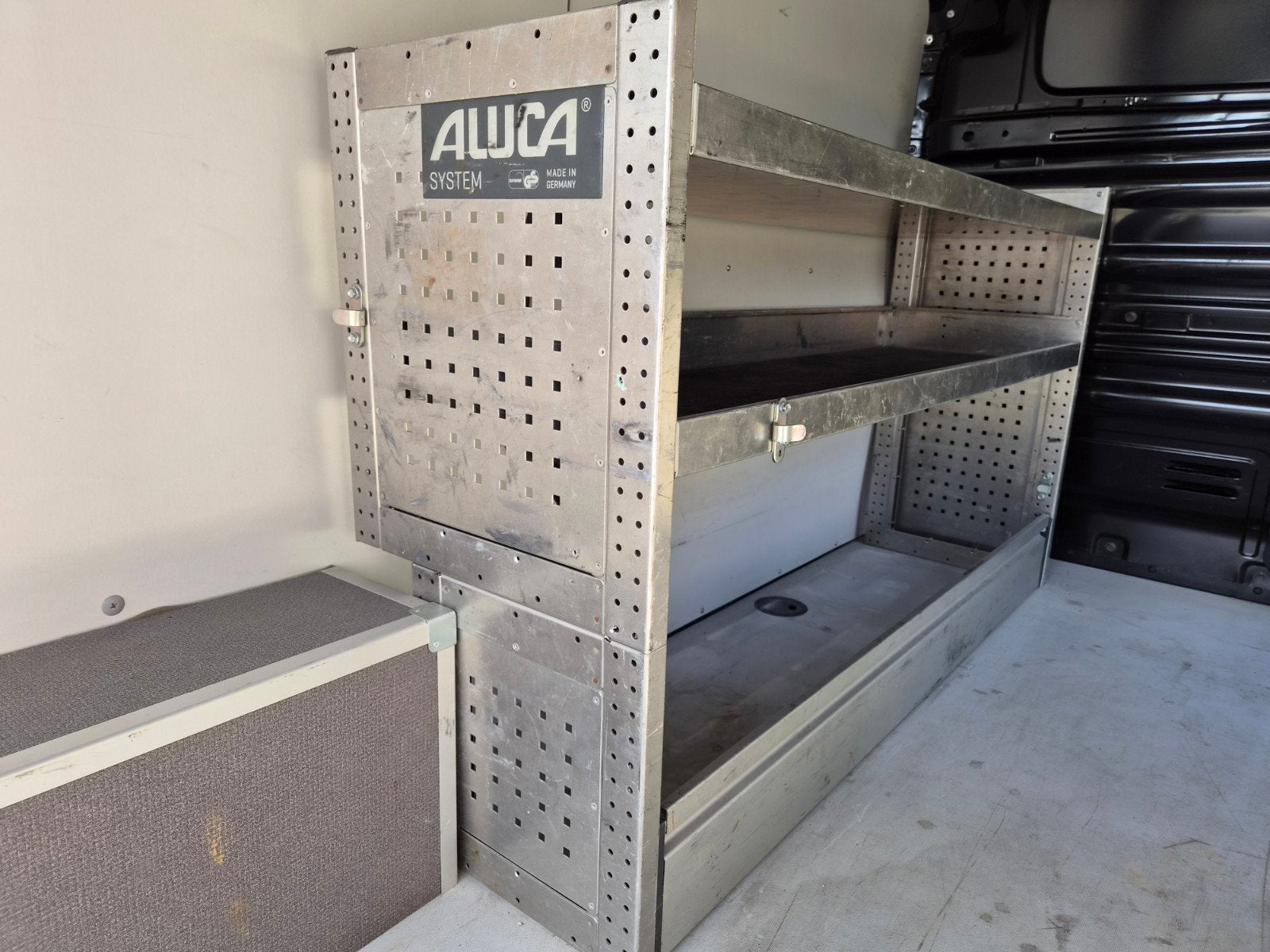 Bestelwagen inrichting Aluca, Ophalen