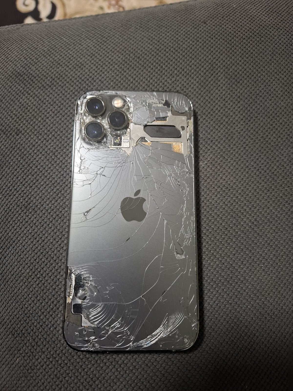 iPhone 12 pro zwart met blauwe hoesje, Ophalen, Zwart, Zo goed als nieuw, Metaal