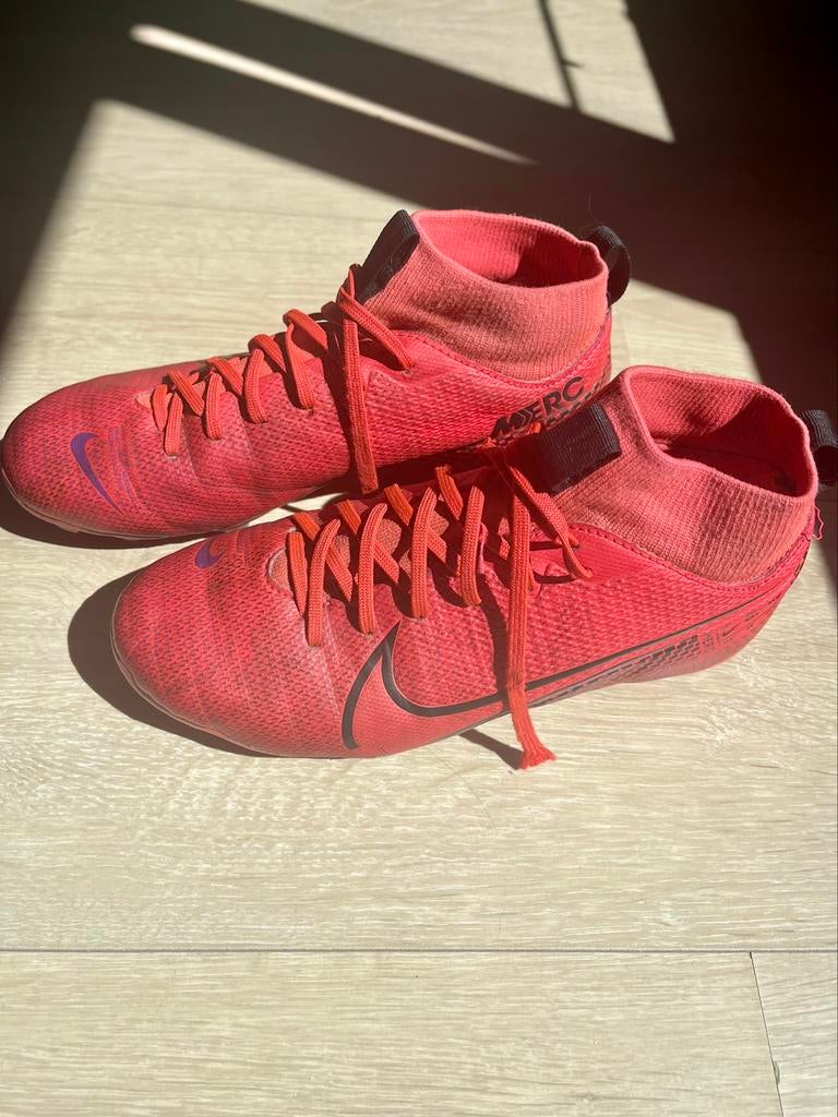 Voetbalschoenen Nike Mercurial kind rood, Sport en Fitness, Ophalen, Gebruikt