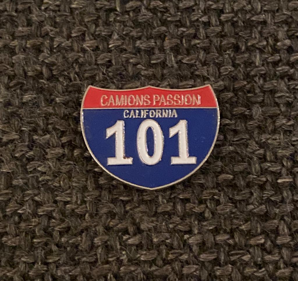 PIN - CAMIONS PASSION - CALIFORNIA 101 - CAMION - TRUCK, Envoi, Utilisé, Transport, Insigne ou Pin's