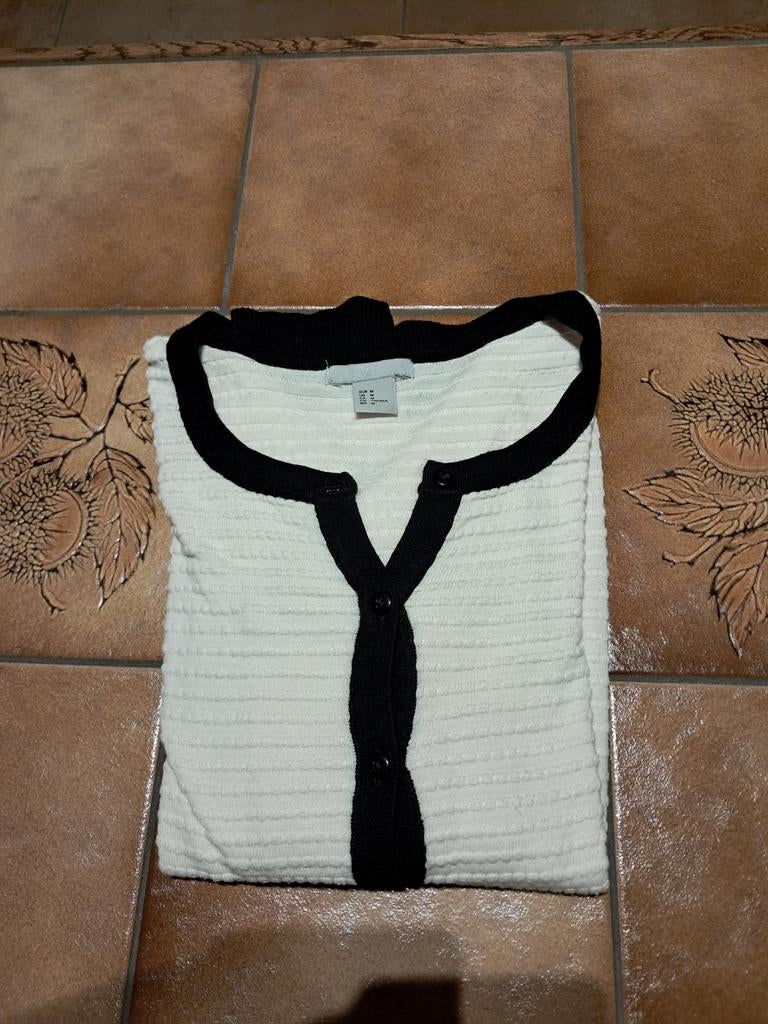 H&M klassiek ecru/crème vest M, Kleding | Dames, Truien en Vesten, Maat 38/40 (M), H&M, Overige kleuren, Ophalen of Verzenden