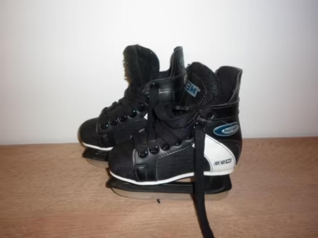 Schaatsen maat 29 hockeyschaatsen CCM Intruder, Sport en Fitness, Ophalen of Verzenden