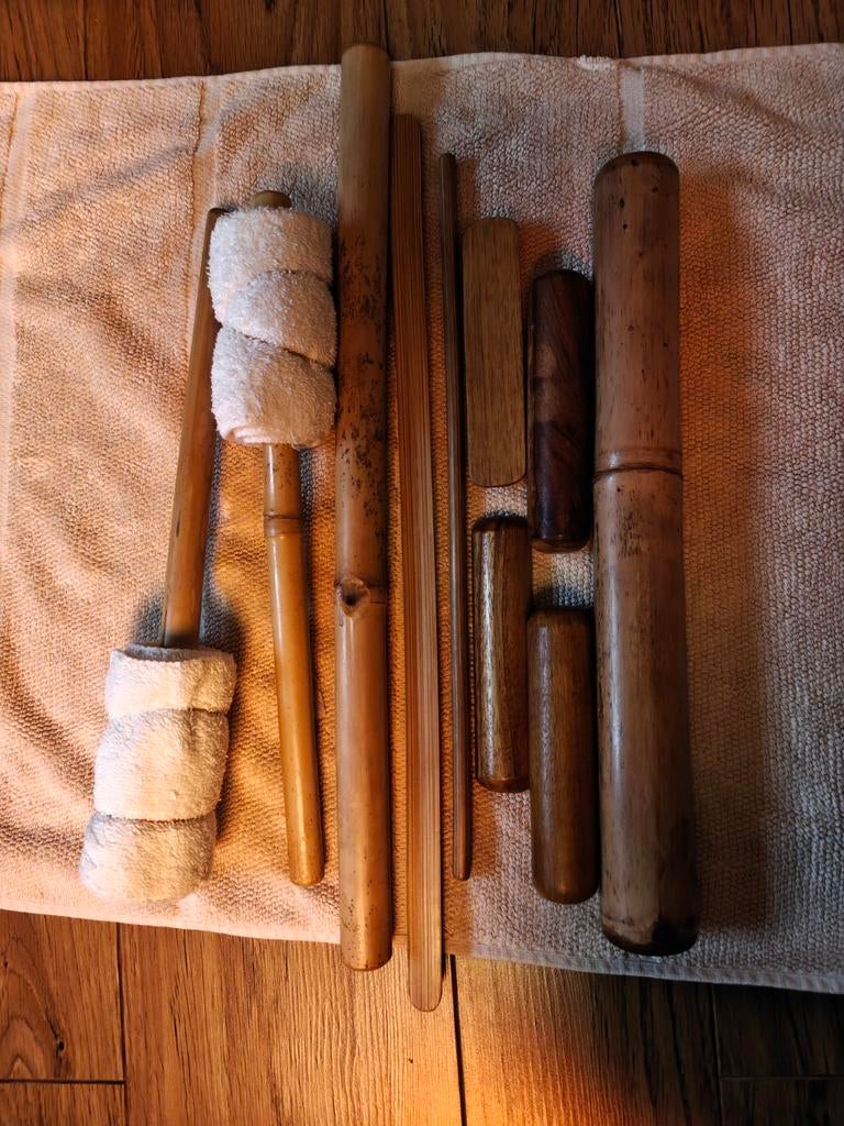 Bamboestokken voor massage, Ophalen