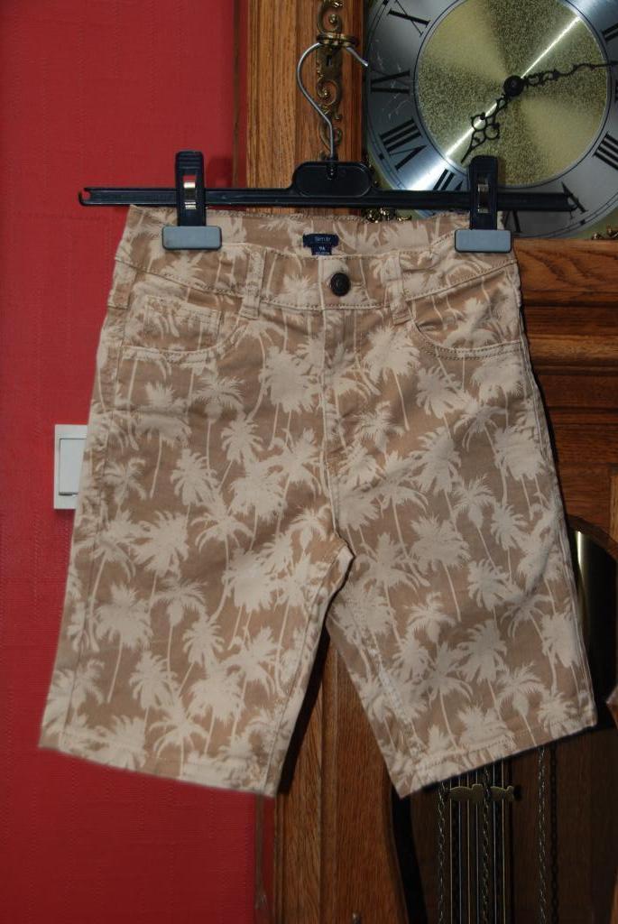 Bermudashort „KIABI” beigebruine T132/137cm of 9A Zeer goede, Kiabi, Overige typen, Ophalen of Verzenden, Zo goed als nieuw