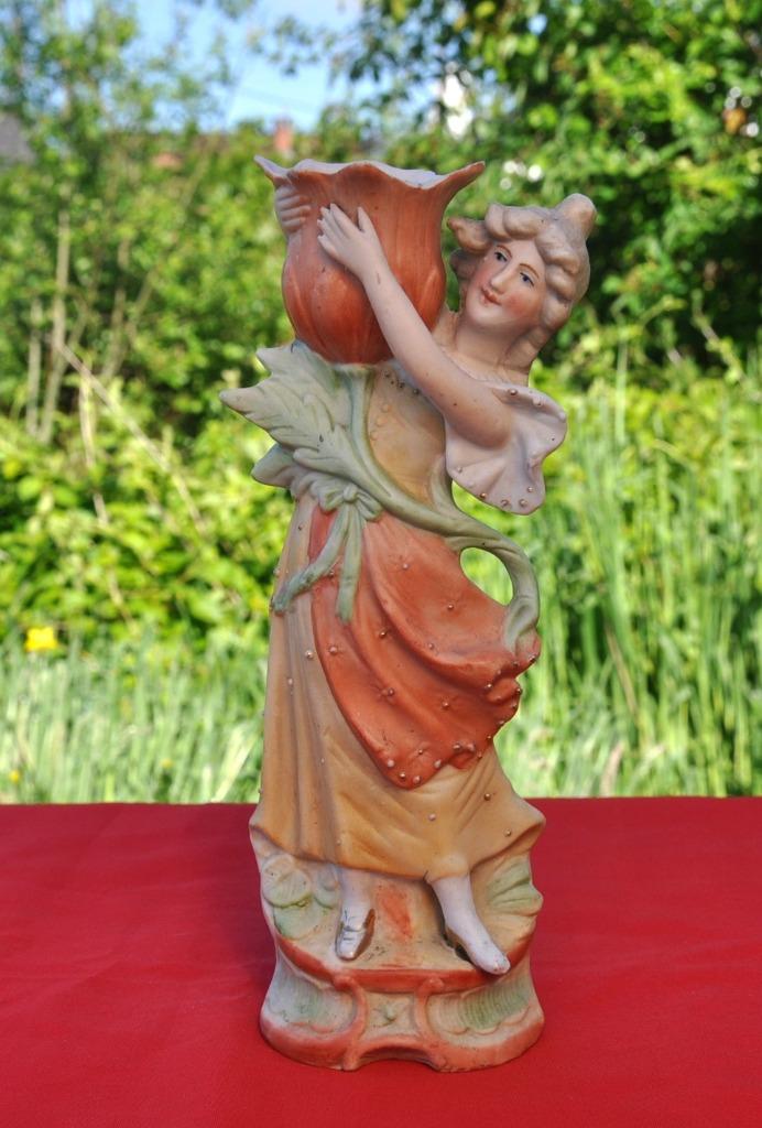 statue biscuit porte bouquet dame porteuse d'eau (2), Enlèvement ou Envoi