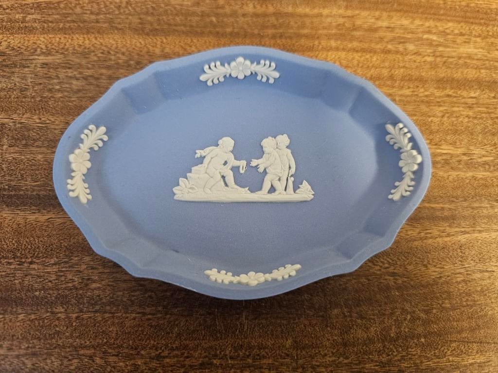 Wedgwood Jasperware schaaltje met engelen, Antiek en Kunst, Ophalen of Verzenden