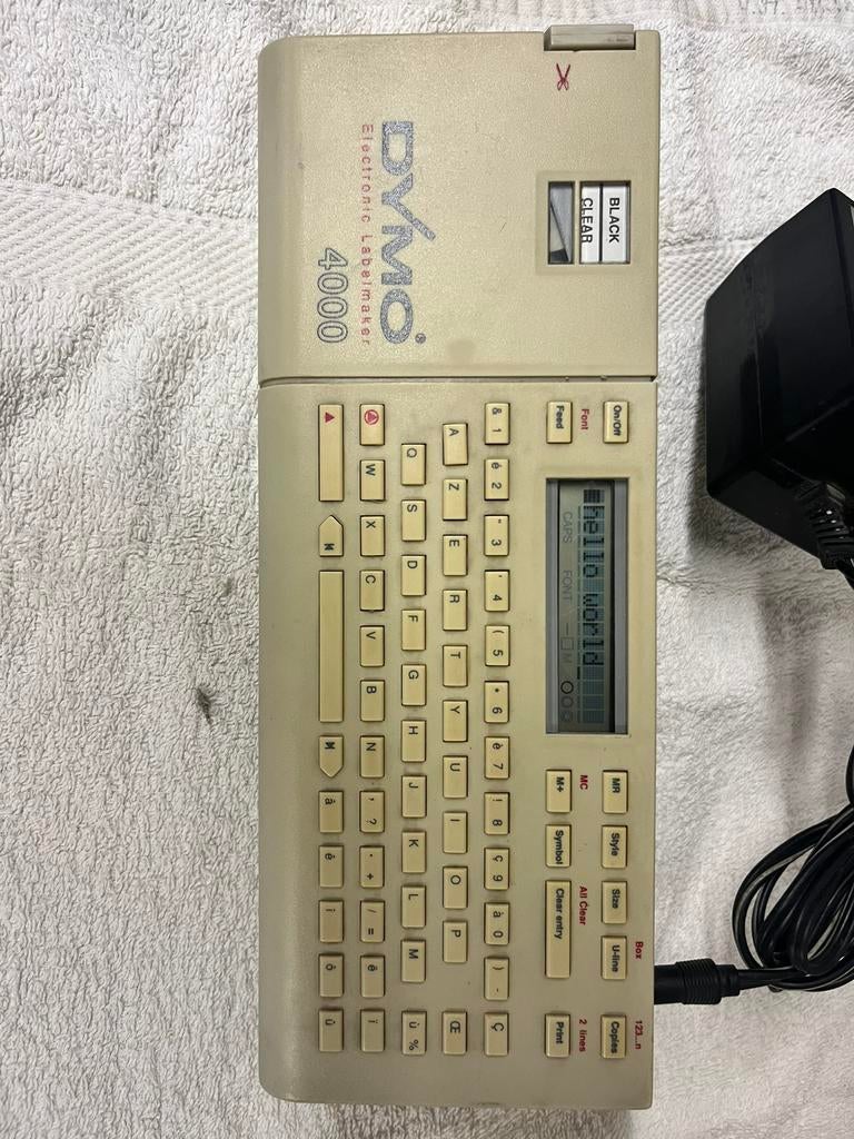 Dymo 4000 labeler met 10 vervangende cassettes, Gebruikt, Azerty, Tape-label, Dymo