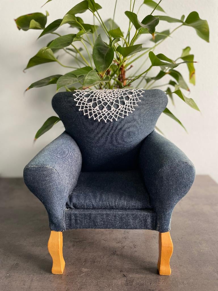 Miniatuur fauteuil voor een poppenhuis, Verzamelen, Poppenhuizen en Toebehoren, Gebruikt, Poppenhuis, Ophalen
