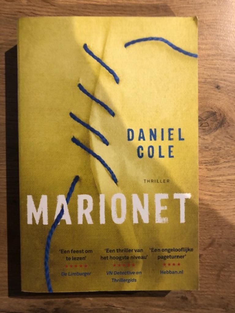 Marionet - Daniel Cole, Ophalen of Verzenden, Zo goed als nieuw, Daniel Cole, België
