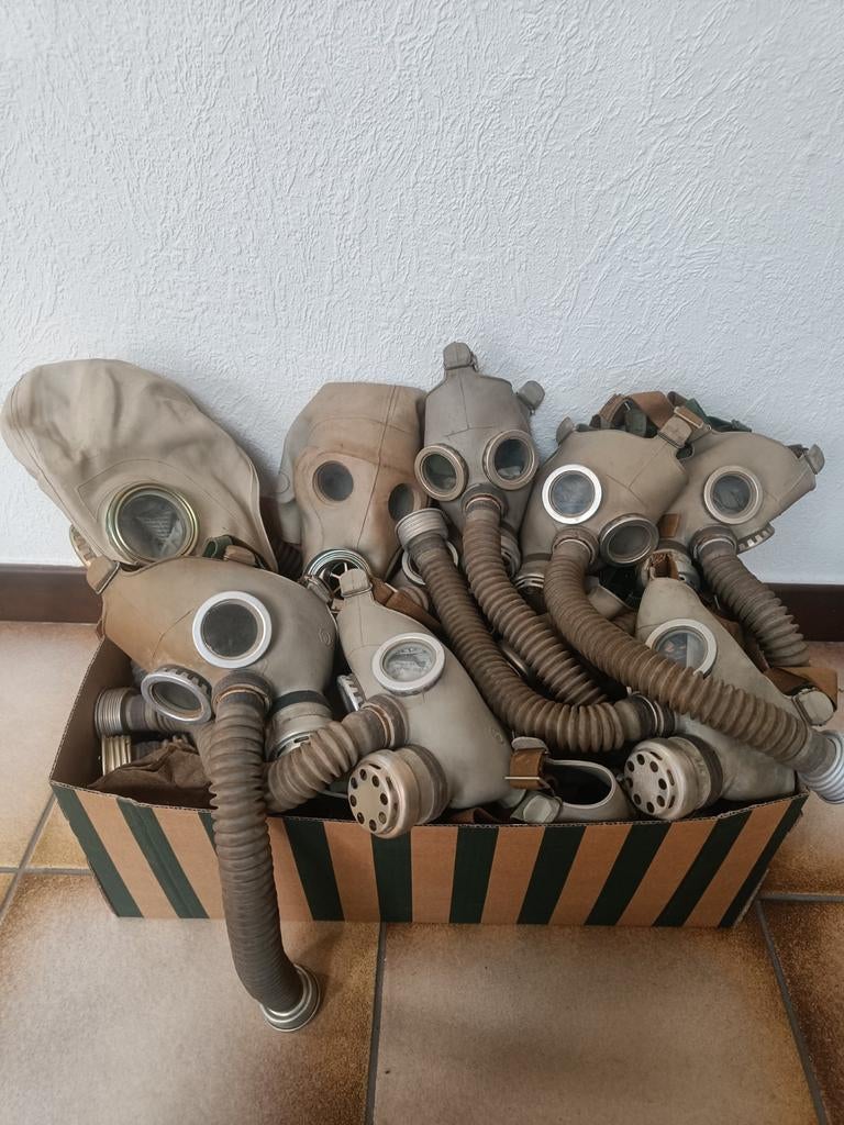 Masques à gaz, Enlèvement, Comme neuf