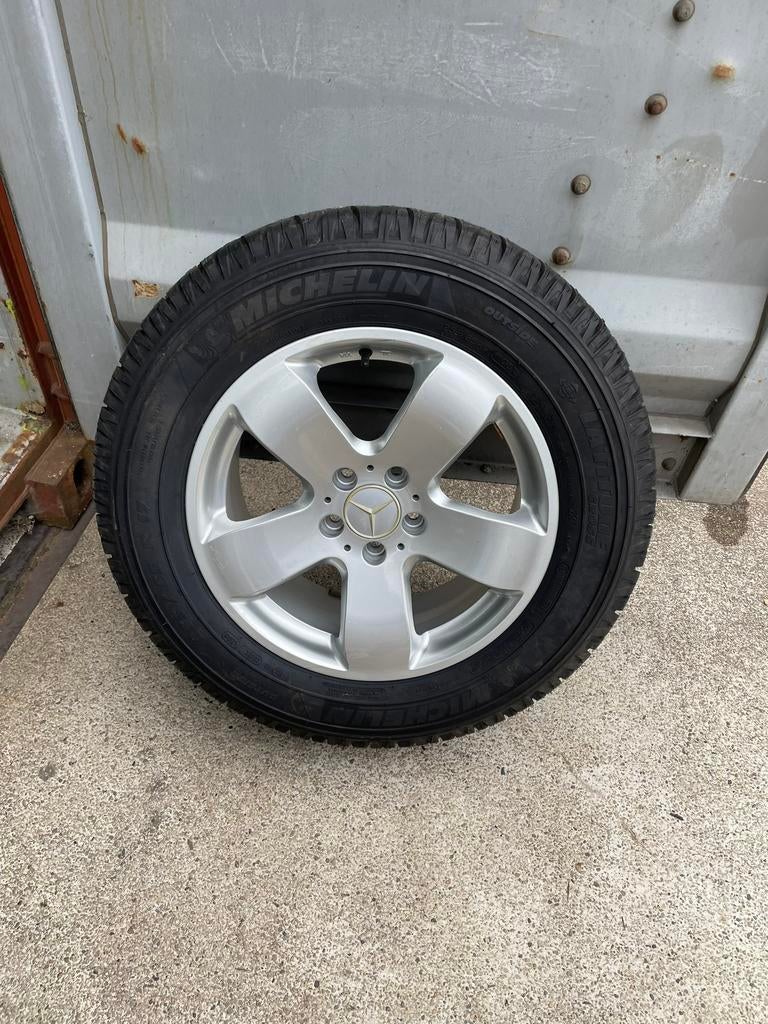 Mercedes W211 wiel 235/65 R17, Enlèvement