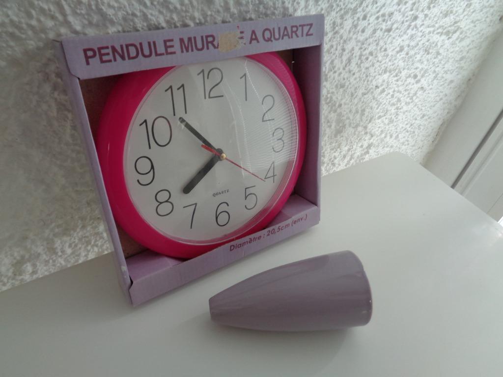 1 Pendule murale rouge et 1 petit vase Neufs, Ophalen of Verzenden, Nieuw, Overige typen